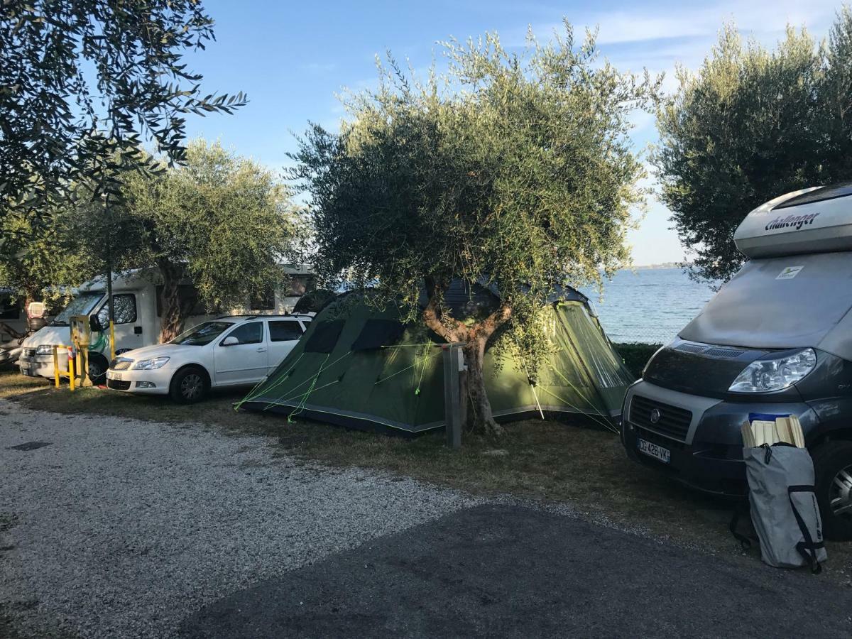 מלון Moniga del Garda Camping Porto Srl מראה חיצוני תמונה